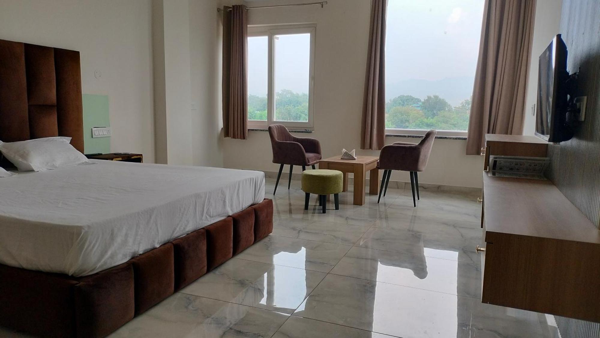 Govind Sagar View Hotel & Restaurant Bilaspur  المظهر الخارجي الصورة
